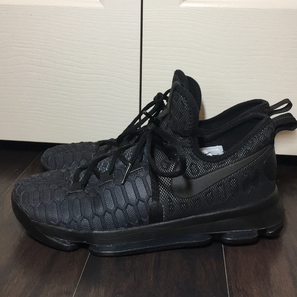 kd 9 black space